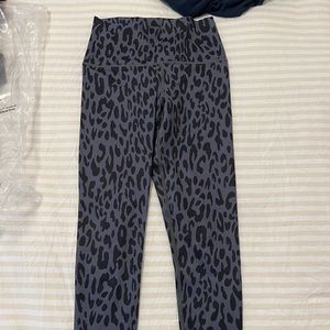 Carbon38 leopard leggings